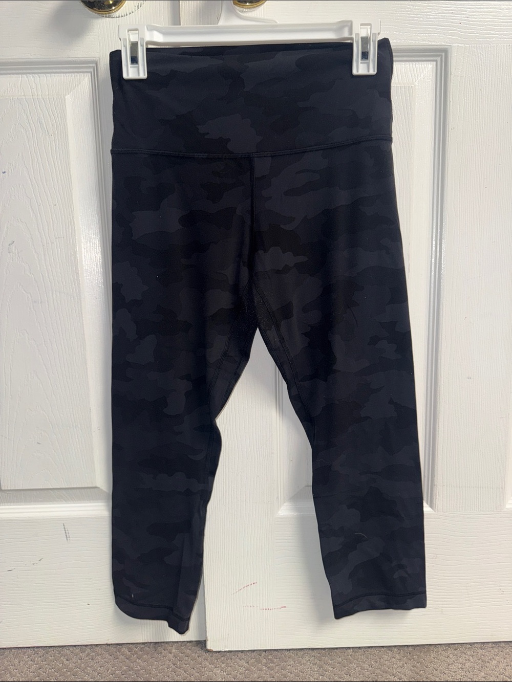 Lululemon Womens Black Camo High-Rise Capri Leggings Size 8